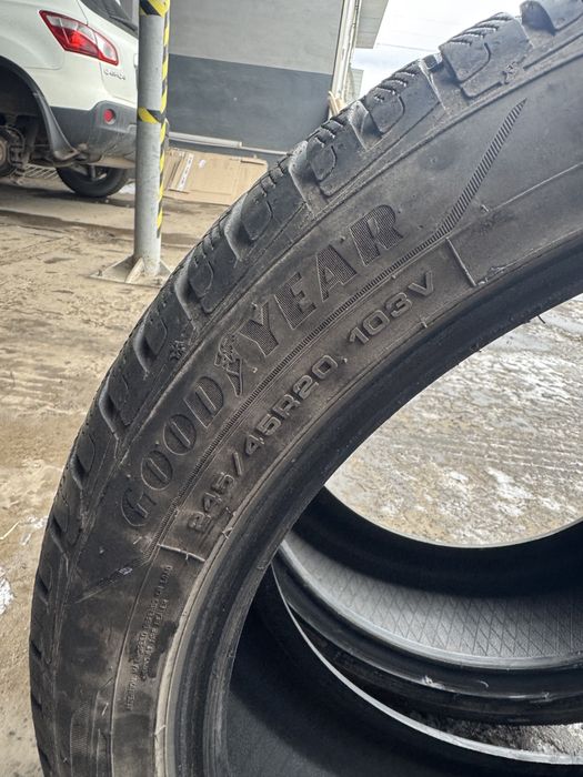 Продам GOODYEAR 245/45/R20