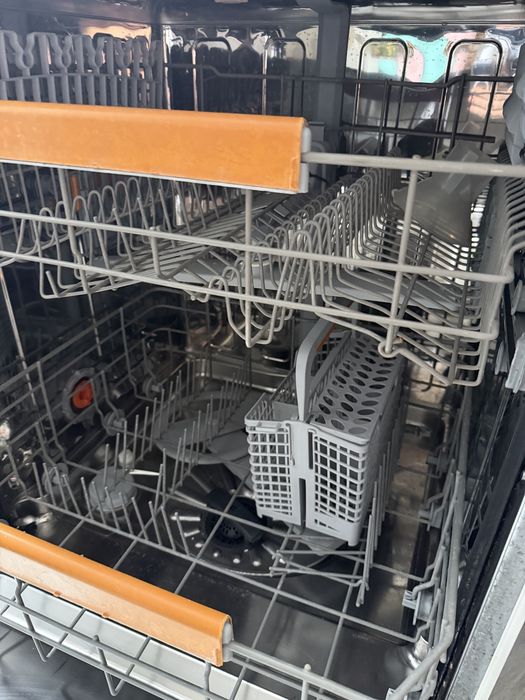 Посудомийна машина Electrolux ESL66060R