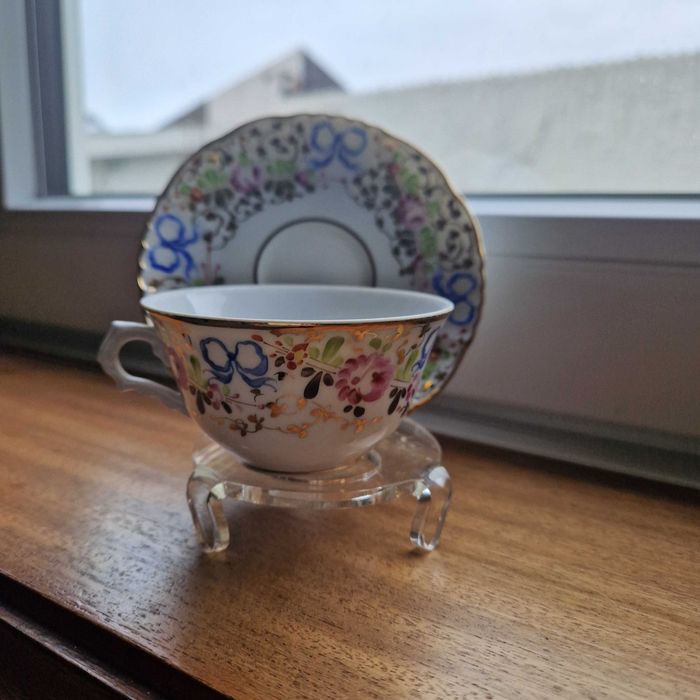 Chávena pintada à  mão da Vista Alegre