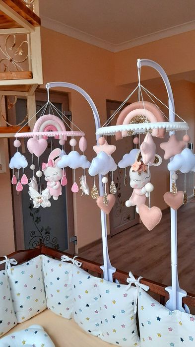 Мобіль для дівчинки ручної роботи