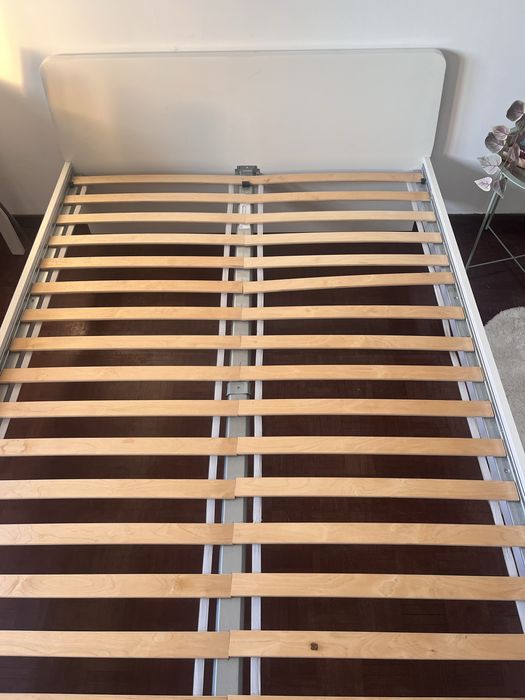 Cama IKEA MALM com colchão de molas e estrado Luröy