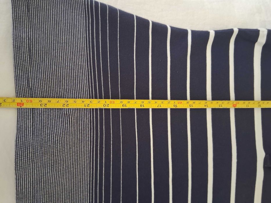 Polo granatowe w białe paski.