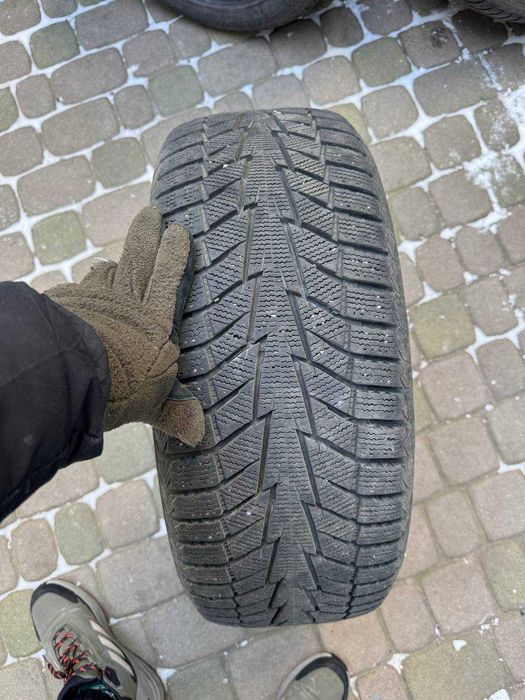Hankook Winter i*cept iZ2 215/50r17 95T