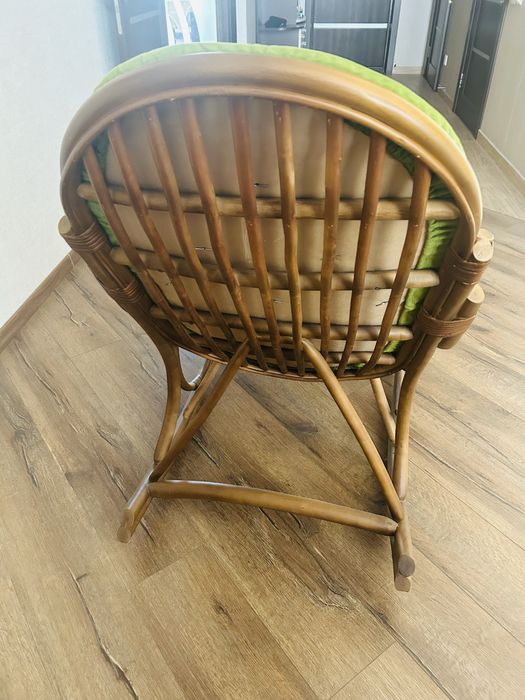 Крісло гойдалка з ротангу крісло-качалка із ротанги -кресло качалка