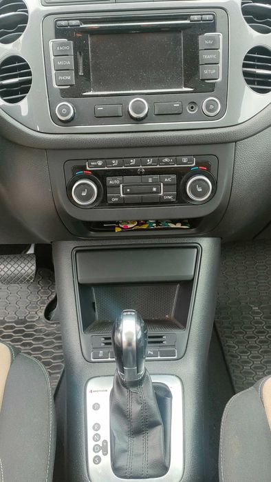 Volkswagen Tiguan 4x4 2.0 tdi automat webasto sam parkuje bi-xenony