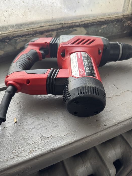 Перфоратор Milwaukee PLH 28 E. 800Ват.  4.1 Дж.