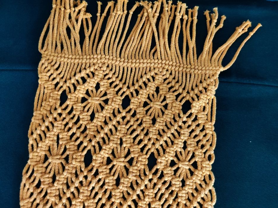 Bieżnik makrama ręcznie robiony