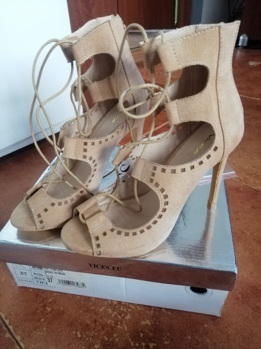 Nowe. Buty na wysokim obcasie rozm. 37