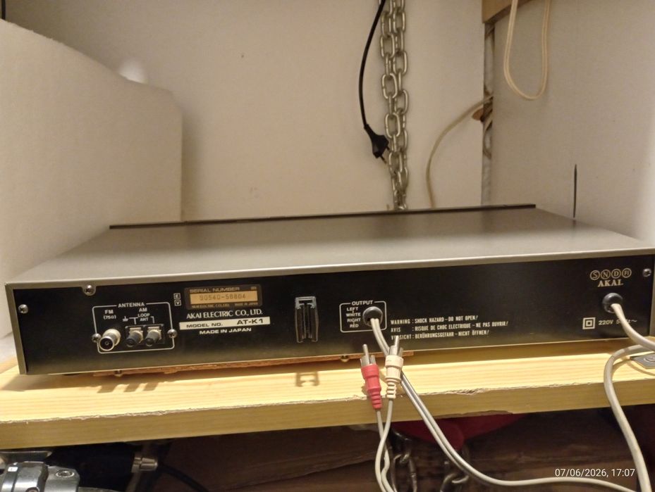 Tuner radiowy Akai AT K1 jak nowy tanio.