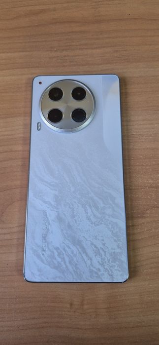 Смартфон Tecno Camon 30 CL6 8/256GB