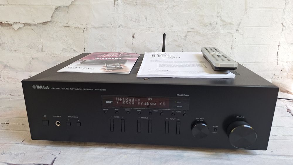 Yamaha R-N303D Amplituner Stereo 2x140W z Systemem MusicCast Wi-Fi i Bluetooth