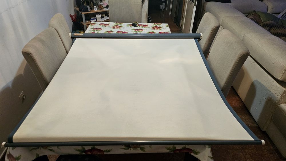 Projector screen with tripod64169621423490123