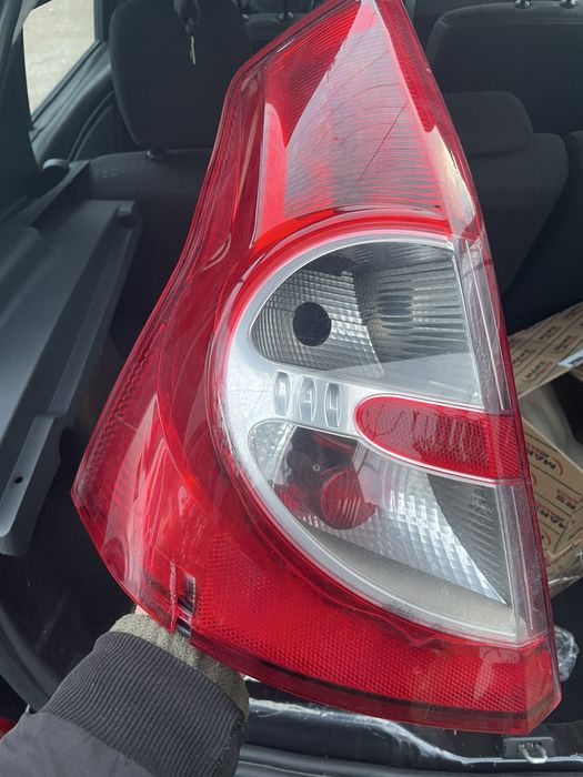 Продам задній стоп лівий дачіа сандеро