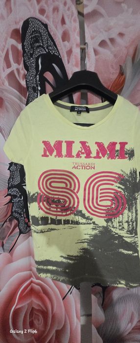 Nowa koszulka uszkodzona na szwie trussardi