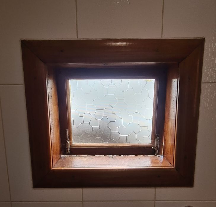 Деревяне віконечко