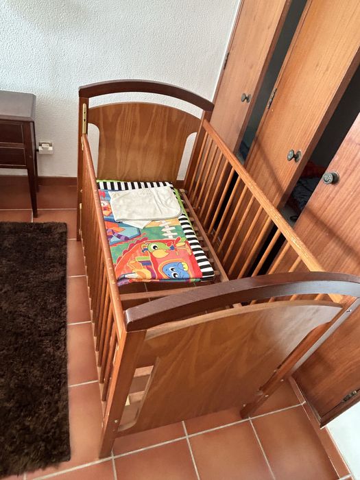 Cama madeira em maciça para bebe em bom estado