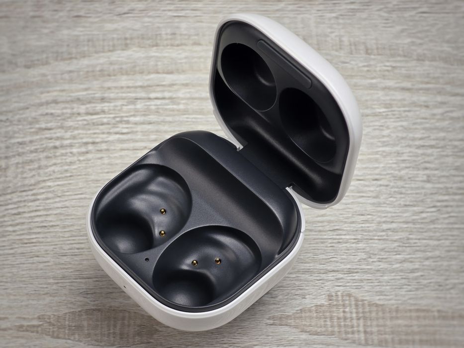 Зарядний кейс для навушників Samsung Galaxy Buds FE Graphite (SM-R400)