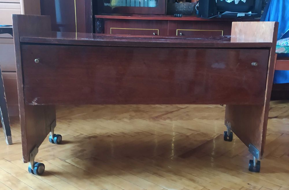 Тумба на колёсиках