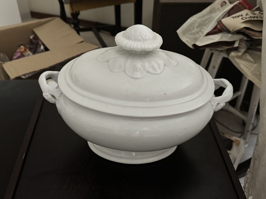 Varias louças decoraçao novas de exposição algumas com mais de 40 anos