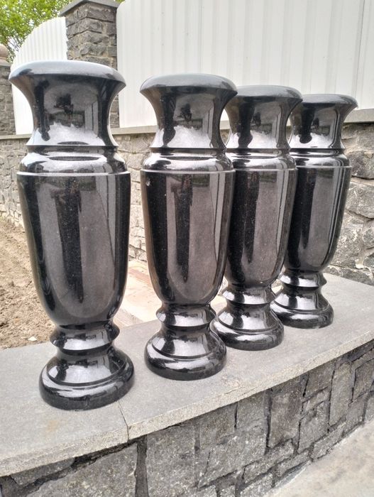 Вироби з граніту(вази,шари,балясини,колони)