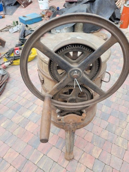 Stara masielnica korbowa