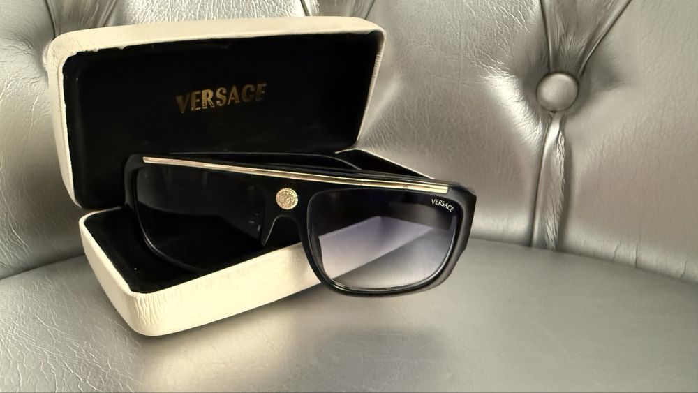 Сонцезахисні окуляри від Versace