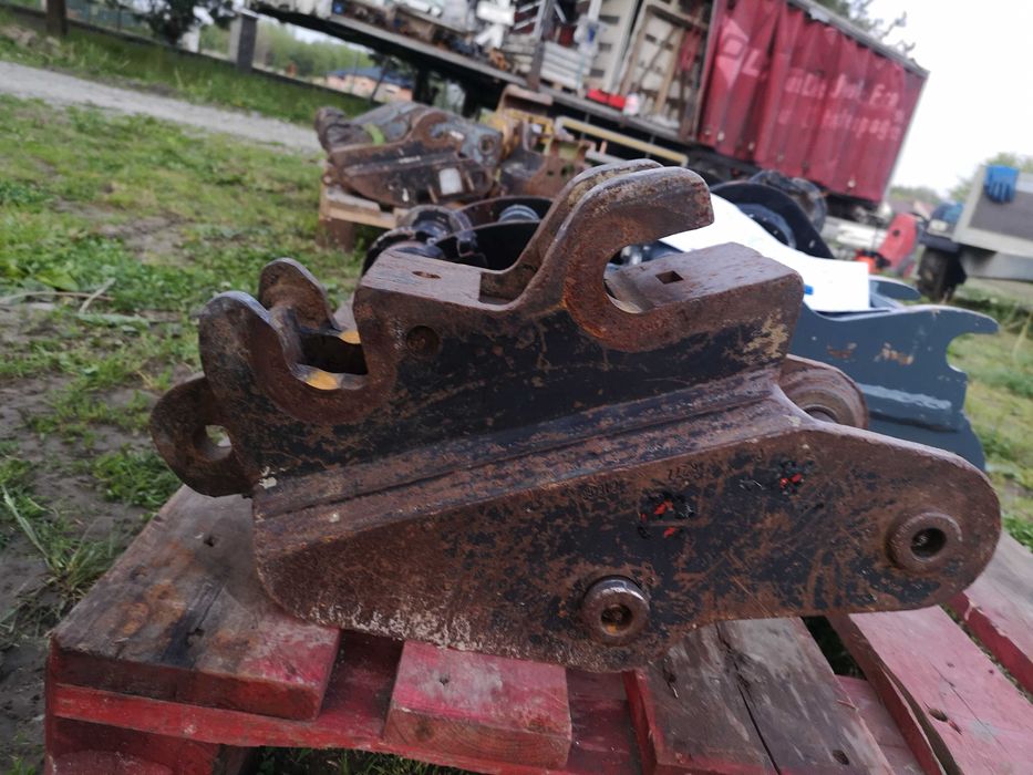 Szybkozłącze  Volvo JCB Komatsu CAT Volvo Takeuchi Doosan Kubota Case
