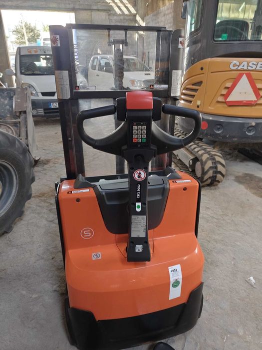 Stacker Empilhador p. paletes elétrico de 2020, Toyota, elevação 2.1m