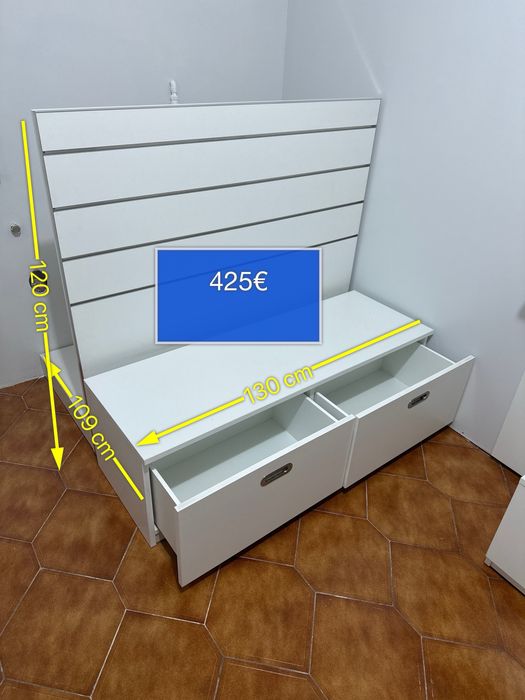 Expositores com réguas e movel de arrumação