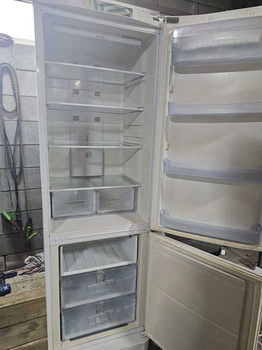 Холодильник Indesit стан 9/10