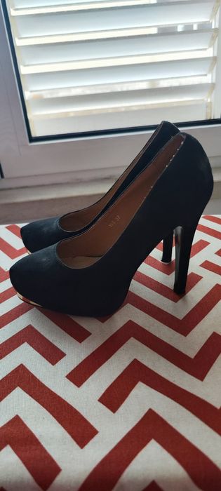 Sapato preto camurça