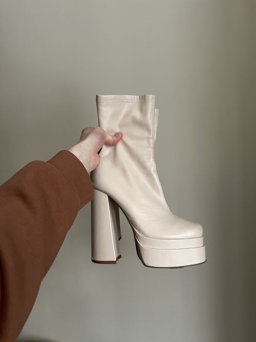 Bratz бежеві ботильйони підбори