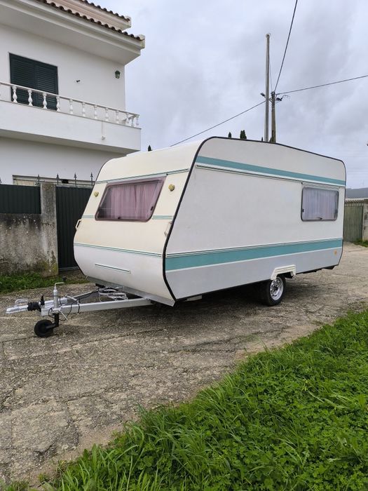 Caravana pluma 440