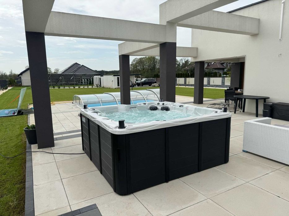 Mocne jacuzi z subwooferem - 91 dysz i 4 pompy