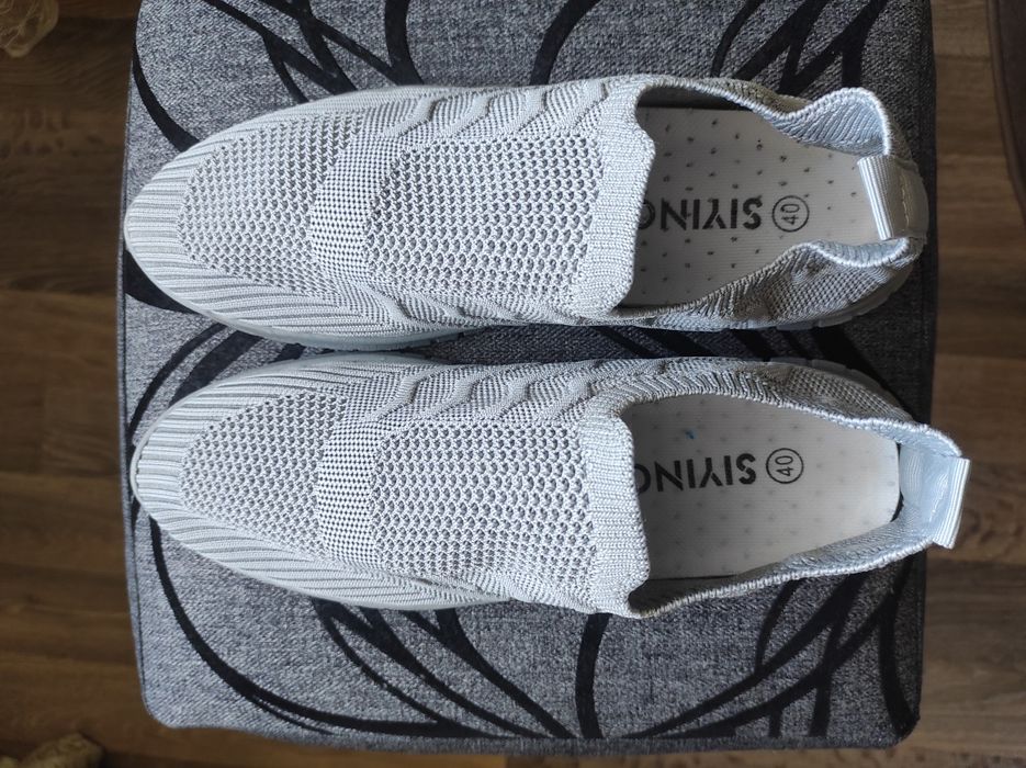 Продам  нові текстильні мокасини