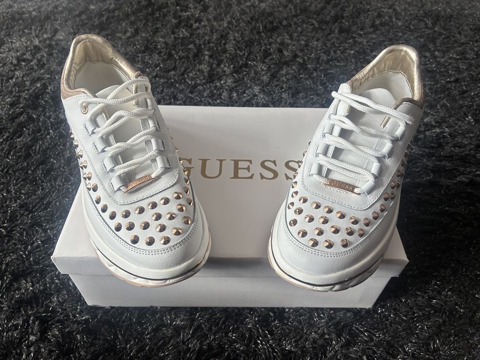 Nowe sneakersy Guess skórzane
