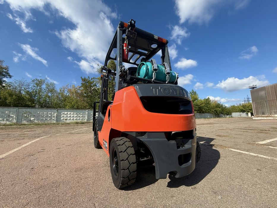 Навантажувач вилковий з вагами TOYOTA02-8FG20 вилочный погрузчик, кара
