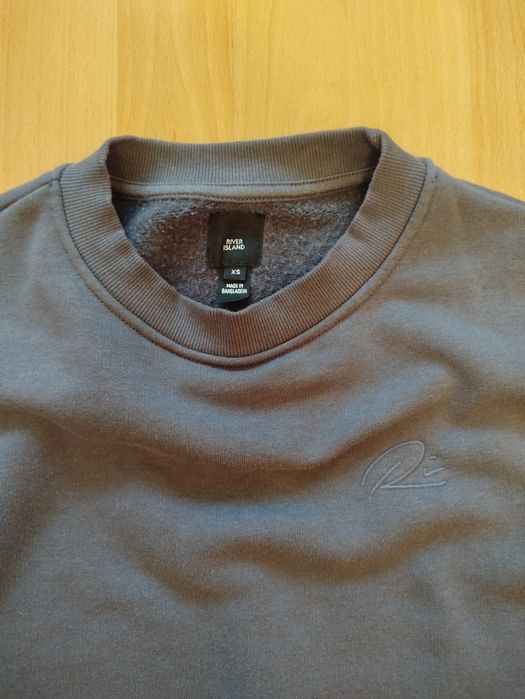 Свитшот  М. River island .             Цвет - графит.