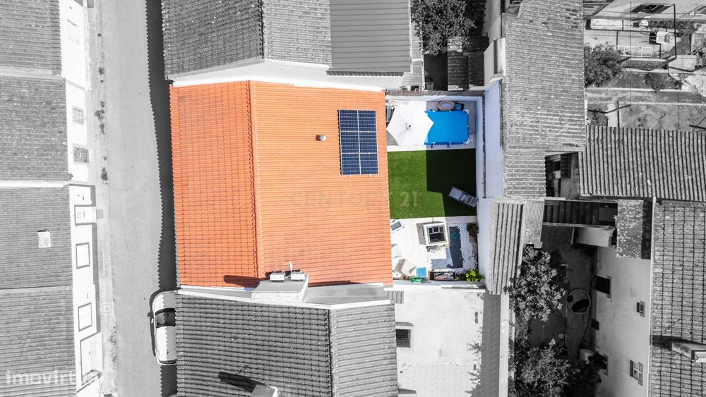 Moradia T2 renovada com espaço exterior e possibilidade de piscina, lo