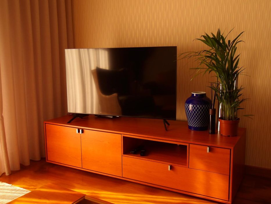 Conjunto de Sala – Sofá + Mesa de Centro + Aparador