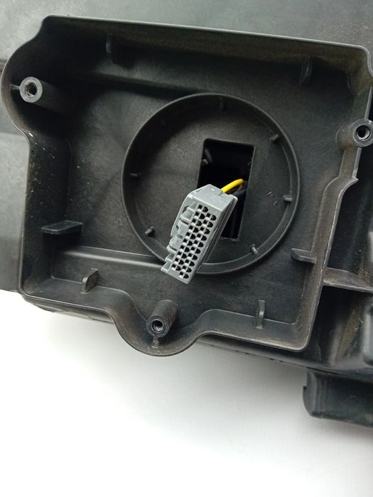 Ótica / farol direita BMW i3 (I01)