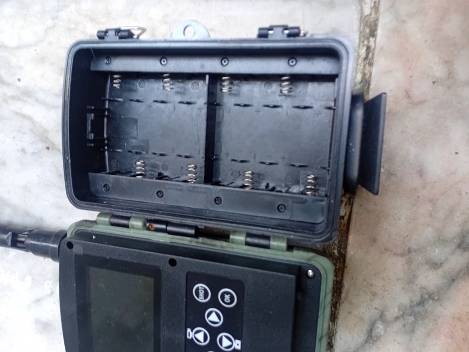 Hunting or Surveillance Camera with Tripod and Battery64283828204289122