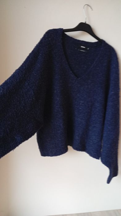 Granatowy sweter oversize z domieszką wełny, rozmiar M