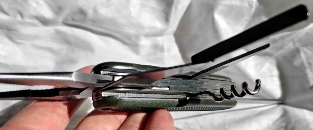 multitool kopia BW + kombinerki