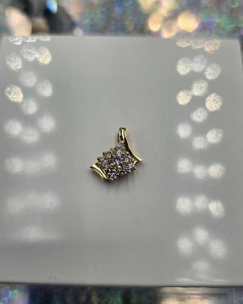 585 Cudna złota mała zawieszka z cyrkoniami