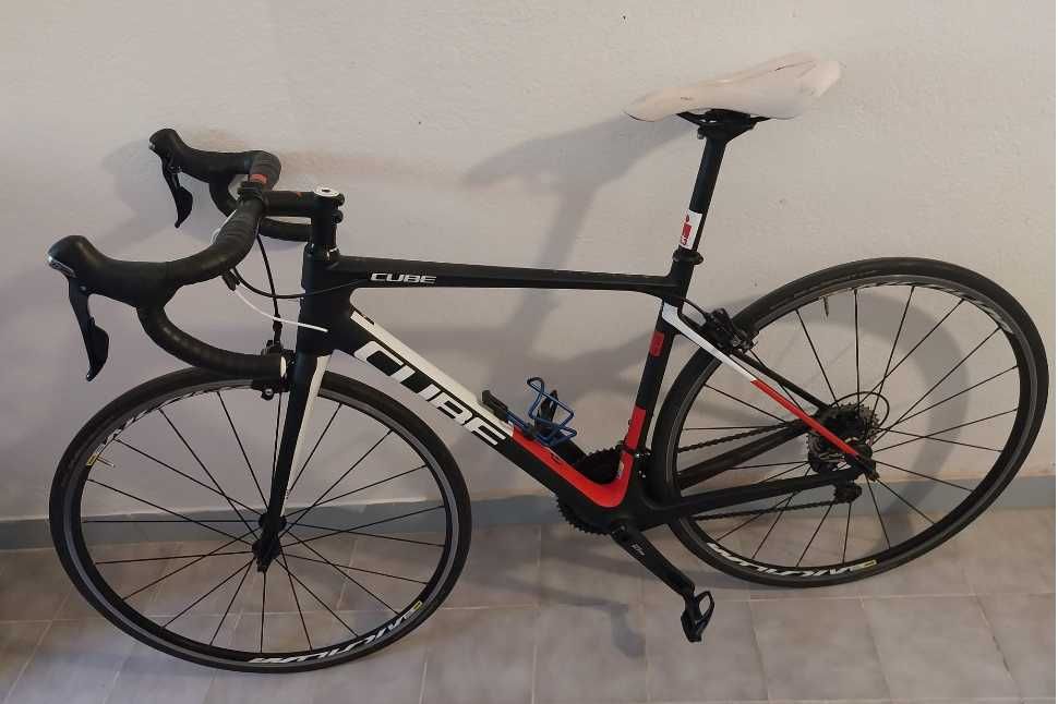 Bicicleta estrada em Carbono.