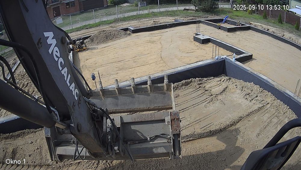 Usługi koparką Mecalac 12MTX