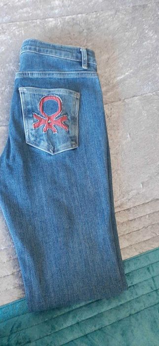 Calças Benetton 38/40 (PT), 18,00 euros.