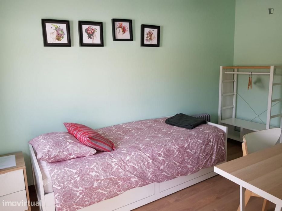 Quarto - localizado em Cedofeita Porto
