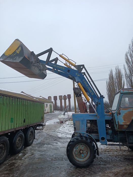 Фронтальний погрущик на мтз